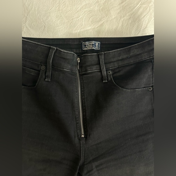 Abercrombie and fitch jeans - Picture 2 of 5